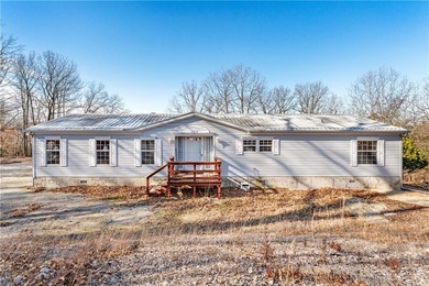 Welcome to a peaceful retreat where comfort, convenience, and on Holiday Island Executive Golf Course in Arkansas - for sale on GolfHomes.com, golf home, golf lot