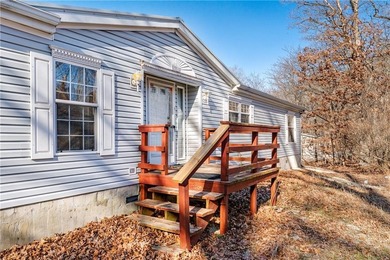 Welcome to a peaceful retreat where comfort, convenience, and on Holiday Island Executive Golf Course in Arkansas - for sale on GolfHomes.com, golf home, golf lot