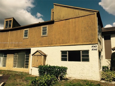 LOVELY, VERY SPACIOUS 3 BD 2.5 BATH TOWNHOME. EAT-IN KITCHEN on  in Florida - for sale on GolfHomes.com, golf home, golf lot