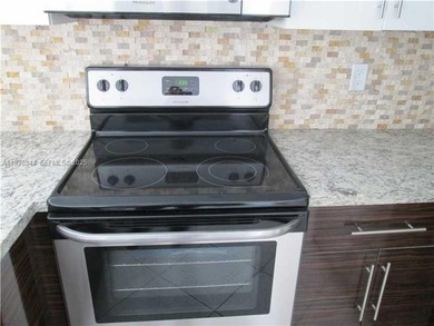 LOVELY, VERY SPACIOUS 3 BD 2.5 BATH TOWNHOME. EAT-IN KITCHEN on  in Florida - for sale on GolfHomes.com, golf home, golf lot