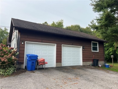 Great sized Buckeye home with unique layout.  4-bedroom, 2-bath on Village Green Golf Course in Ohio - for sale on GolfHomes.com, golf home, golf lot