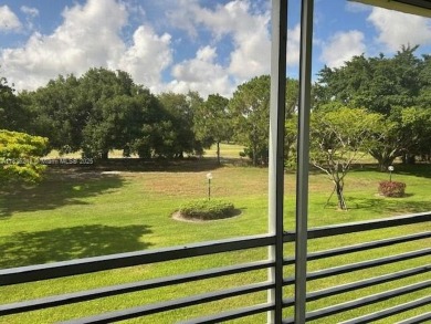 Spacious apartment with a very nice view and very on Palm-Aire Country Club and Resort - The Oaks in Florida - for sale on GolfHomes.com, golf home, golf lot