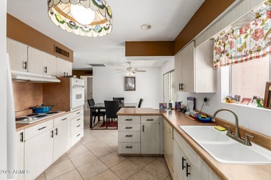 Cute as a button and move-in ready! Close to the Fairway Center on Sun City South Golf Course in Arizona - for sale on GolfHomes.com, golf home, golf lot