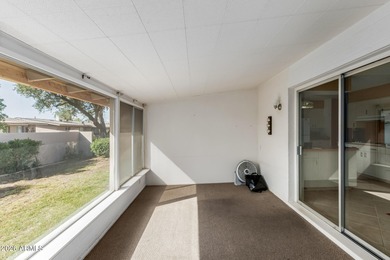 Cute as a button and move-in ready! Close to the Fairway Center on Sun City South Golf Course in Arizona - for sale on GolfHomes.com, golf home, golf lot