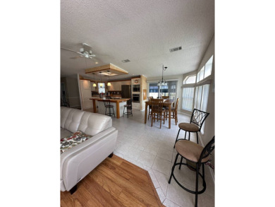 Beautiful Fully Furnished 2-Bedroom Palm Harbor Home - Move-In on Schalamar Creek Golf and Country Club in Florida - for sale on GolfHomes.com, golf home, golf lot