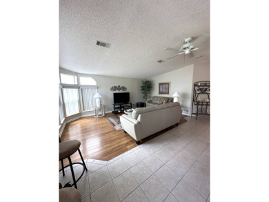 Beautiful Fully Furnished 2-Bedroom Palm Harbor Home - Move-In on Schalamar Creek Golf and Country Club in Florida - for sale on GolfHomes.com, golf home, golf lot