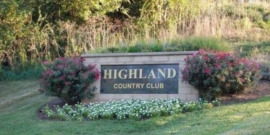 New reduced lot prices!! Close to downtown, the airport and on Highland Country Club in Kentucky - for sale on GolfHomes.com, golf home, golf lot