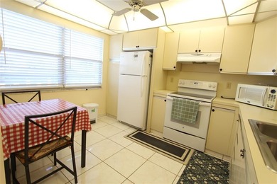 REDUCED! Spacious 2-bedroom, 2-bathroom condo on the 3rd floor on Wynmoor Golf Course in Florida - for sale on GolfHomes.com, golf home, golf lot