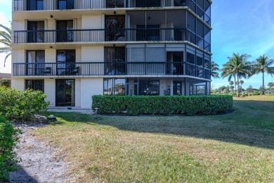 Prepare to be impressed by this stunningly renovated 3-bedroom on Fountains Golf and Country Club in Florida - for sale on GolfHomes.com, golf home, golf lot