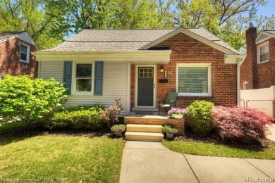 **Charming Royal Oak Bungalow - 3 Bed, 2 .5 Bath**
Welcome to on Red Run Golf Club in Michigan - for sale on GolfHomes.com, golf home, golf lot