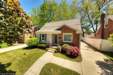 **Charming Royal Oak Bungalow - 3 Bed, 2 .5 Bath**
Welcome to on Red Run Golf Club in Michigan - for sale on GolfHomes.com, golf home, golf lot