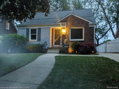 **Charming Royal Oak Bungalow - 3 Bed, 2 .5 Bath**
Welcome to on Red Run Golf Club in Michigan - for sale on GolfHomes.com, golf home, golf lot