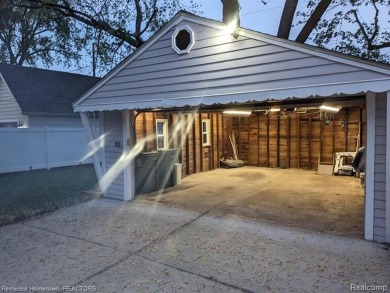**Charming Royal Oak Bungalow - 3 Bed, 2 .5 Bath**
Welcome to on Red Run Golf Club in Michigan - for sale on GolfHomes.com, golf home, golf lot
