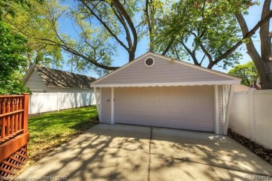 **Charming Royal Oak Bungalow - 3 Bed, 2 .5 Bath**
Welcome to on Red Run Golf Club in Michigan - for sale on GolfHomes.com, golf home, golf lot