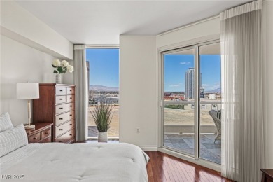 Discover exceptional value at Turnberry Place, Las Vegas. This on Las Vegas Country Club in Nevada - for sale on GolfHomes.com, golf home, golf lot