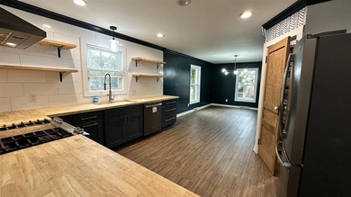 Welcome to 1910 Lakeshore Drive, located in the beautiful and on Lakeshore Country Club in Kentucky - for sale on GolfHomes.com, golf home, golf lot