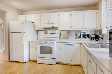 Beautifully maintained 3-bedroom townhouse in a sought-after 55+ on Fountains Golf and Country Club in Florida - for sale on GolfHomes.com, golf home, golf lot