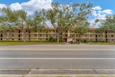 Step inside this beautiful END UNIT to be greeted by neutral on Capri Isle Golf Club in Florida - for sale on GolfHomes.com, golf home, golf lot