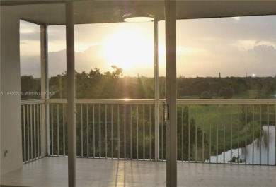 Beautifully updated 2-bedroom, 2-bath condo in the desirable on Palm-Aire Country Club and Resort - Palms in Florida - for sale on GolfHomes.com, golf home, golf lot