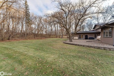 EXQUISITE home at the Golf & Country Club! 5 BR, 4.5 Baths on Washington Golf and Country Club in Iowa - for sale on GolfHomes.com, golf home, golf lot