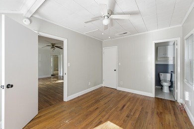 **Appraised at $194,000!** Cute, corner-lot cottage in Menlo on Capital City Country Club in Florida - for sale on GolfHomes.com, golf home, golf lot