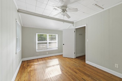 **Appraised at $194,000!** Cute, corner-lot cottage in Menlo on Capital City Country Club in Florida - for sale on GolfHomes.com, golf home, golf lot