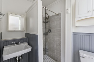 **Appraised at $194,000!** Cute, corner-lot cottage in Menlo on Capital City Country Club in Florida - for sale on GolfHomes.com, golf home, golf lot