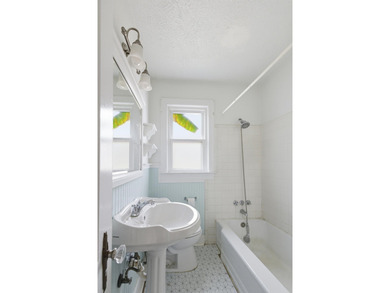 **Appraised at $194,000!** Cute, corner-lot cottage in Menlo on Capital City Country Club in Florida - for sale on GolfHomes.com, golf home, golf lot