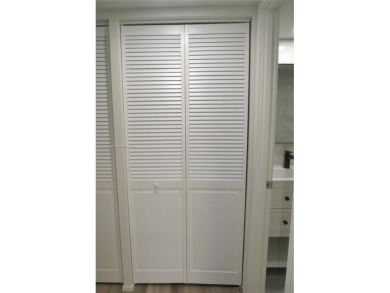 Beautifully updated 2-bedroom, 2-bath condo in the desirable on Palm-Aire Country Club and Resort - Palms in Florida - for sale on GolfHomes.com, golf home, golf lot