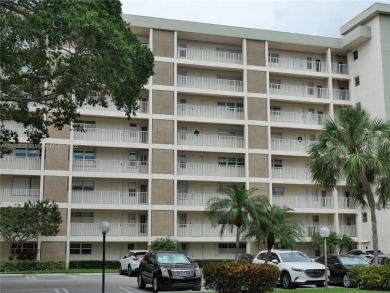 Beautifully updated 2-bedroom, 2-bath condo in the desirable on Palm-Aire Country Club and Resort - Palms in Florida - for sale on GolfHomes.com, golf home, golf lot