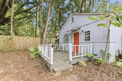 **Appraised at $194,000!** Cute, corner-lot cottage in Menlo on Capital City Country Club in Florida - for sale on GolfHomes.com, golf home, golf lot