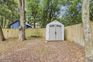 **Appraised at $194,000!** Cute, corner-lot cottage in Menlo on Capital City Country Club in Florida - for sale on GolfHomes.com, golf home, golf lot