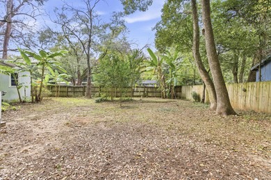 **Appraised at $194,000!** Cute, corner-lot cottage in Menlo on Capital City Country Club in Florida - for sale on GolfHomes.com, golf home, golf lot