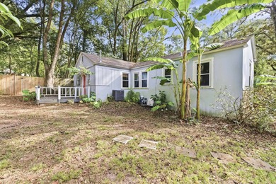 **Appraised at $194,000!** Cute, corner-lot cottage in Menlo on Capital City Country Club in Florida - for sale on GolfHomes.com, golf home, golf lot