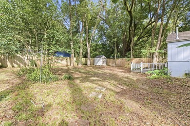 **Appraised at $194,000!** Cute, corner-lot cottage in Menlo on Capital City Country Club in Florida - for sale on GolfHomes.com, golf home, golf lot