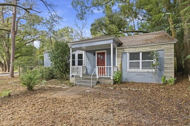 **Appraised at $194,000!** Cute, corner-lot cottage in Menlo on Capital City Country Club in Florida - for sale on GolfHomes.com, golf home, golf lot