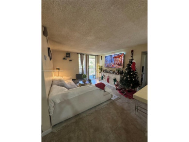 This beautifully  2-bedroom, 2-bathroom condo offers the perfect on Oaks Country Club in Florida - for sale on GolfHomes.com, golf home, golf lot