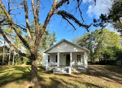 Charming renovated cottage-style home with a NEW ROOF on a on Ocilla Country Club in Georgia - for sale on GolfHomes.com, golf home, golf lot