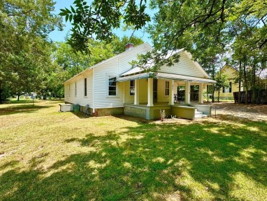 Charming renovated cottage-style home with a NEW ROOF on a on Ocilla Country Club in Georgia - for sale on GolfHomes.com, golf home, golf lot