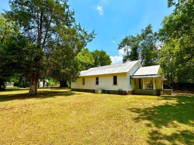 Charming renovated cottage-style home with a NEW ROOF on a on Ocilla Country Club in Georgia - for sale on GolfHomes.com, golf home, golf lot