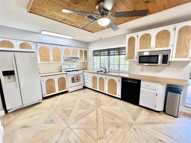 Well kept 3BR/2BA pool home in desirable west Sunrise community on Sunrise Lakes Phase III in Florida - for sale on GolfHomes.com, golf home, golf lot