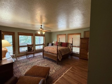 Conveniently located 3 bedrooms, 2 1/2-bathroom cabin in Angel on Angel Fire Resort Country Club in New Mexico - for sale on GolfHomes.com, golf home, golf lot