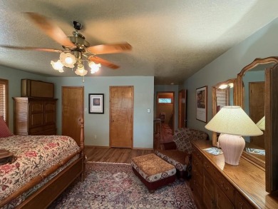 Conveniently located 3 bedrooms, 2 1/2-bathroom cabin in Angel on Angel Fire Resort Country Club in New Mexico - for sale on GolfHomes.com, golf home, golf lot