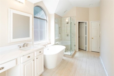 Come see this beautiful ONE AND A HALF STORY in the Oakmont on Oakmont Country Club in Texas - for sale on GolfHomes.com, golf home, golf lot