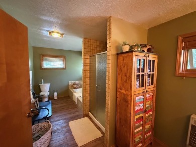 Conveniently located 3 bedrooms, 2 1/2-bathroom cabin in Angel on Angel Fire Resort Country Club in New Mexico - for sale on GolfHomes.com, golf home, golf lot