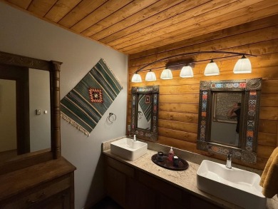 Conveniently located 3 bedrooms, 2 1/2-bathroom cabin in Angel on Angel Fire Resort Country Club in New Mexico - for sale on GolfHomes.com, golf home, golf lot
