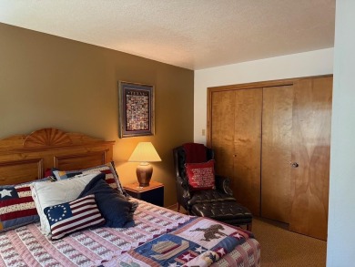 Conveniently located 3 bedrooms, 2 1/2-bathroom cabin in Angel on Angel Fire Resort Country Club in New Mexico - for sale on GolfHomes.com, golf home, golf lot