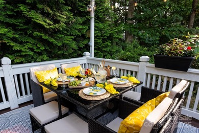 Beautifully furnished 3BR/2BA ranch ideally located within on Black Mountain Golf Course in North Carolina - for sale on GolfHomes.com, golf home, golf lot
