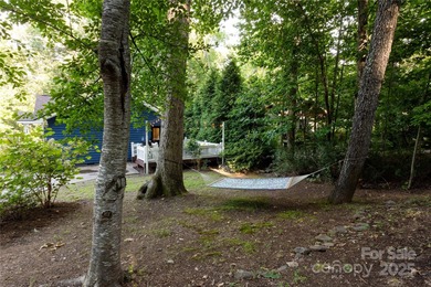 Beautifully furnished 3BR/2BA ranch ideally located within on Black Mountain Golf Course in North Carolina - for sale on GolfHomes.com, golf home, golf lot