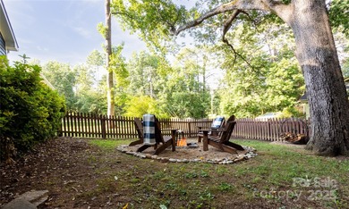 Beautifully furnished 3BR/2BA ranch ideally located within on Black Mountain Golf Course in North Carolina - for sale on GolfHomes.com, golf home, golf lot